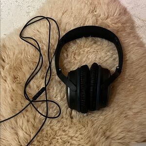 Bose Black Quiet Comfort Noise Cancelling Over-Ear Wired Headphones